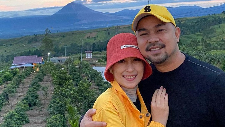 Annisa Trihapsari dan Sultan Djorghi