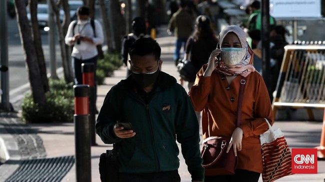 Aturan jaminan hari tua (JHT) baru bisa cair saat berusia 56 tahun mengejutkan sejumlah pekerja. Ketentuan itu paling memberatkan pekerja yang terkena PHK.