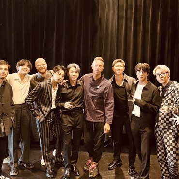 Perdana, BTS dan Coldplay Nyanyikan 'My Universe' di AMA 2021