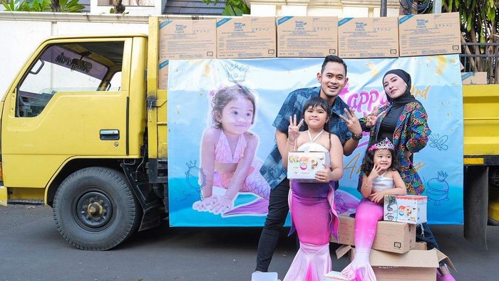 Crazy Rich Malang Rayakan Ultah Anak dengan Kolam Kinder Joy