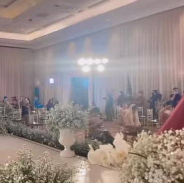 Dekorasi Acara Lamaran Ria Ricis dan Teuku Ryan, Mewah dan Penuh Bunga!