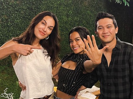 Momen Eva Celia Dilamar, Peluk Sophia Latjuba & Duduk di Pangkuan Indra Lesmana