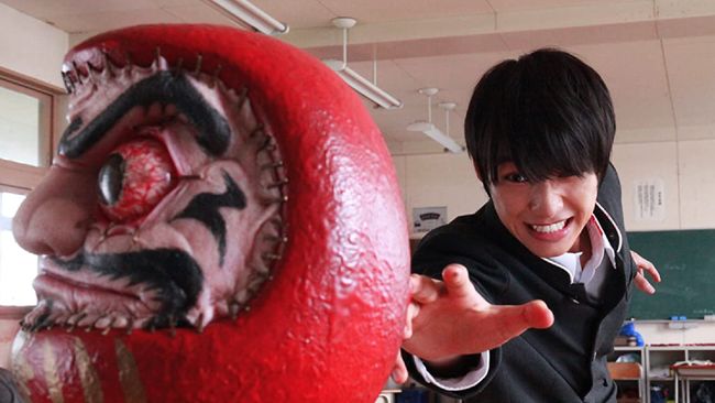 Sinopsis As The Gods Will dimulai dari seorang siswa SMA bernama Shun Takahata (Sota Fukushi) kerap menghabiskan waktu dengan memainkan gim video yang sadis.