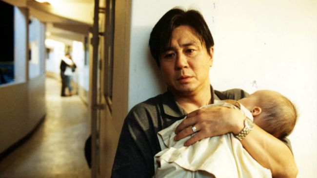 Sinopsis Happy End (1999) mengisahkan seorang istri (Jeon Do-yeon) yang berselingkuh ketika sang suami (Choi Min-sik) kesulitan mencari pekerjaan baru.