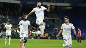 FOTO: Benzema dan Asensio Aktor Pesta Gol Madrid
