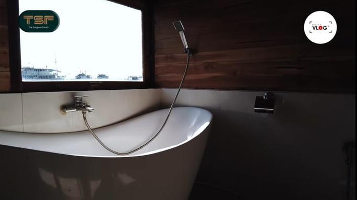 Irwansyah dan Zaskia Sungkar sewa kapal mewah untuk berlibur dengan keluarganya di Labuan Bajo&period; Yuk intip&excl;