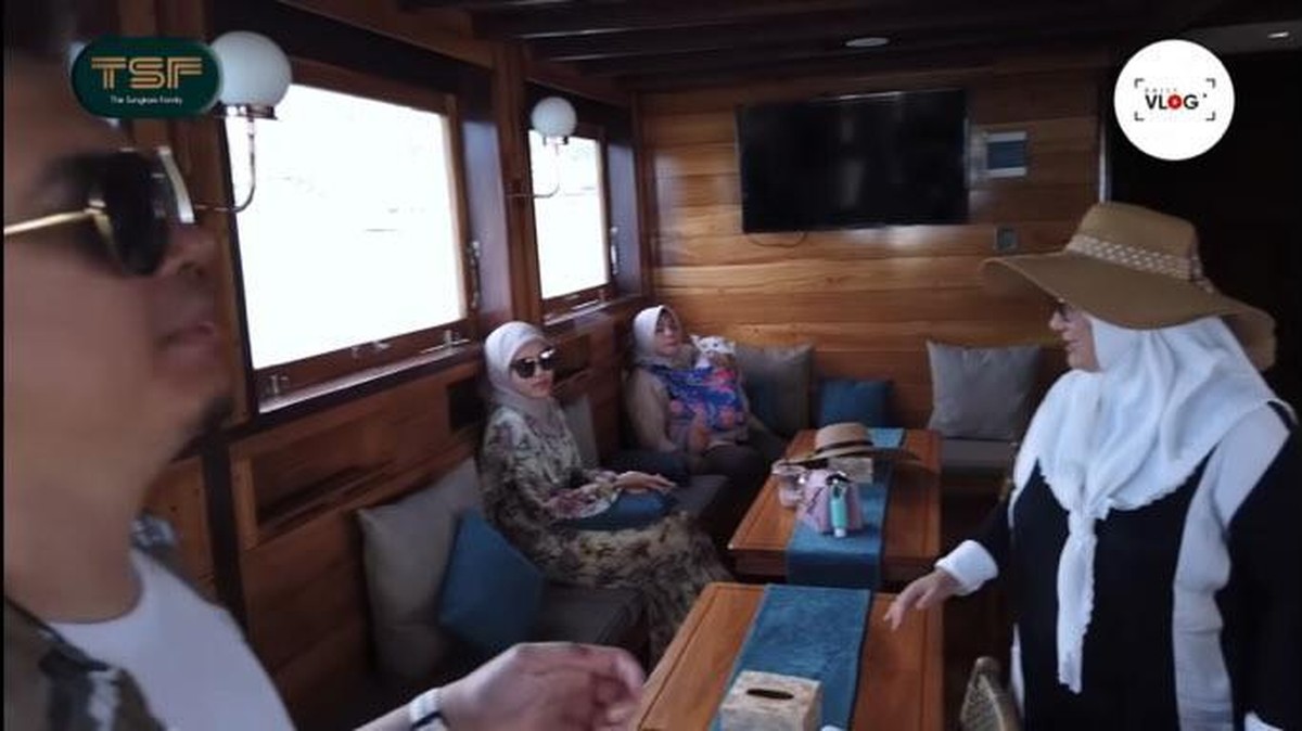 Irwansyah dan Zaskia Sungkar sewa kapal mewah untuk berlibur dengan keluarganya di Labuan Bajo&period; Yuk intip&excl;