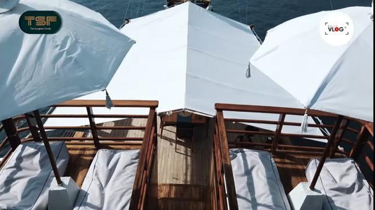 Irwansyah dan Zaskia Sungkar sewa kapal mewah untuk berlibur dengan keluarganya di Labuan Bajo&period; Yuk intip&excl;