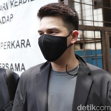 Resmi Cerai, Jonathan Frizzy Wajib Beri Nafkah Anak Rp30 Juta per Bulan