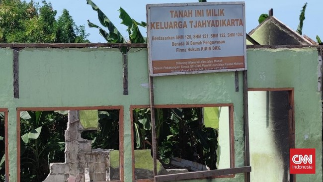 Warga mempertanyakan alasan tak konsisten Pemkab Bekasi hendak menggusur pemukiman di Jalan Marunda Makmur RT002/RW010 Desa Pantai Makmur.