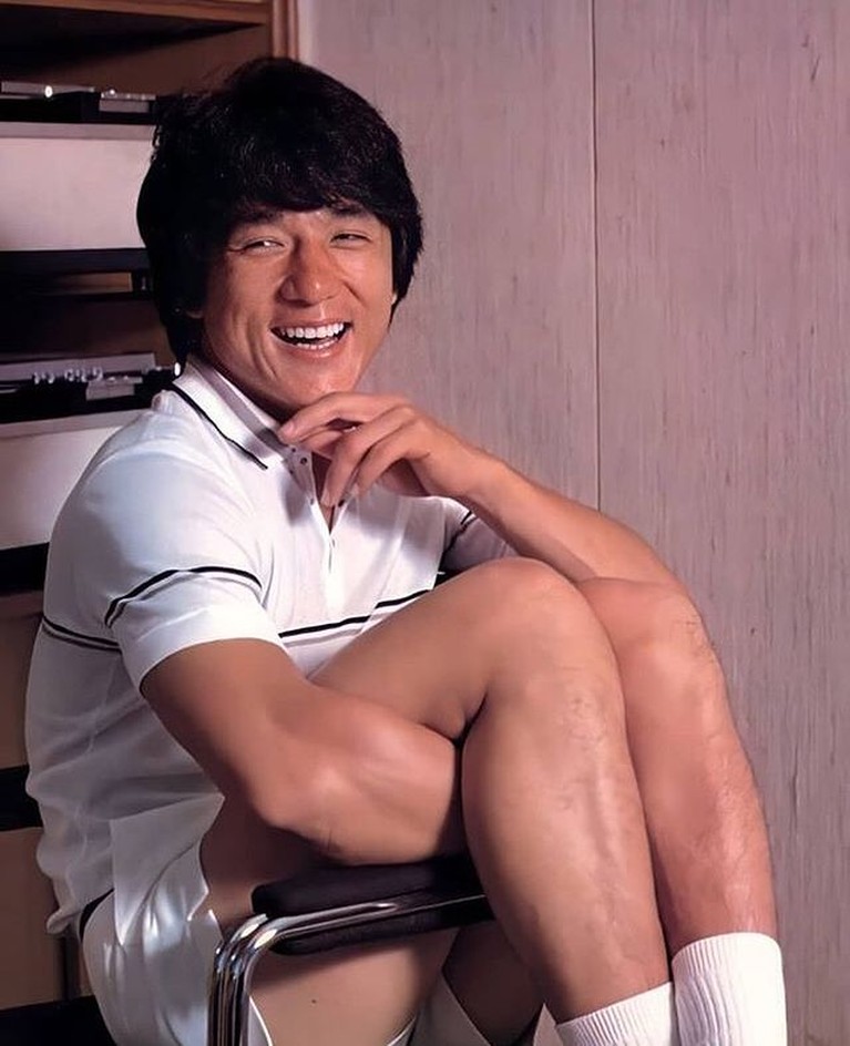 Langganan Sewa PSK, Intip Foto Jackie Chan Saat Muda Bikin Pangling Jackie Chan menceritakan kehidupan masa mudanya yang kerap berjudi dan menyewa PSK. Yuk intip potretnya saat muda!
