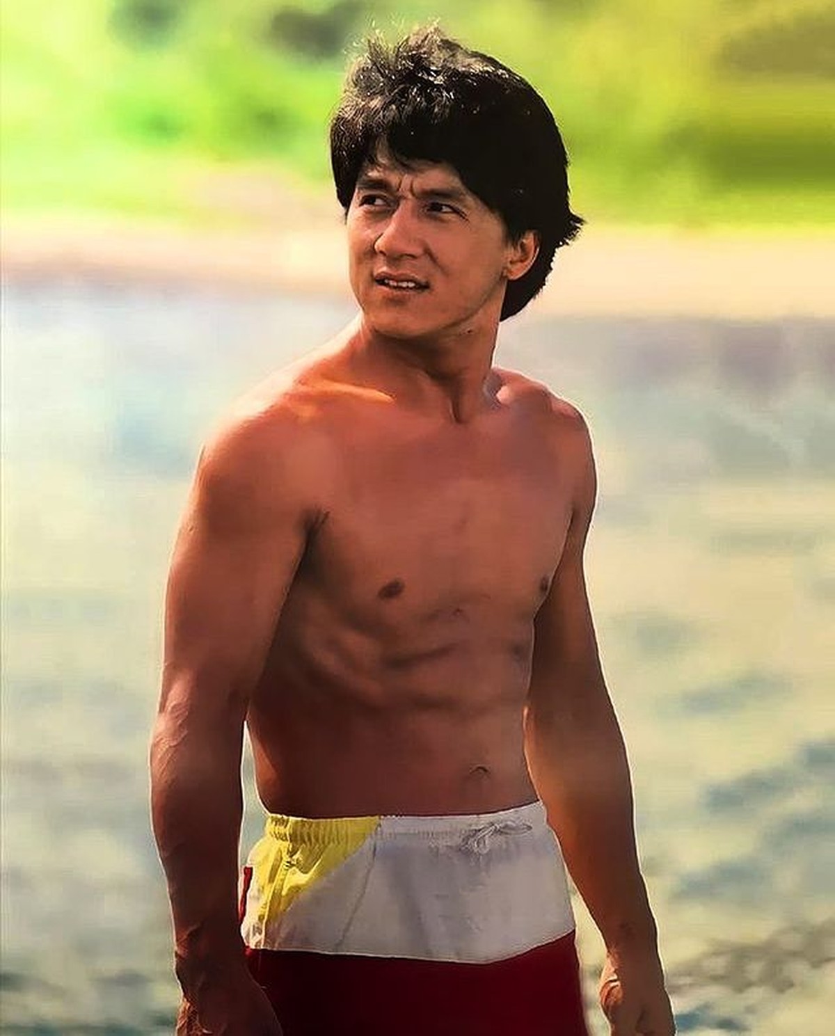 Jackie Chan menceritakan kehidupan masa mudanya yang kerap berjudi dan menyewa PSK&period; Yuk intip potretnya saat muda&excl;