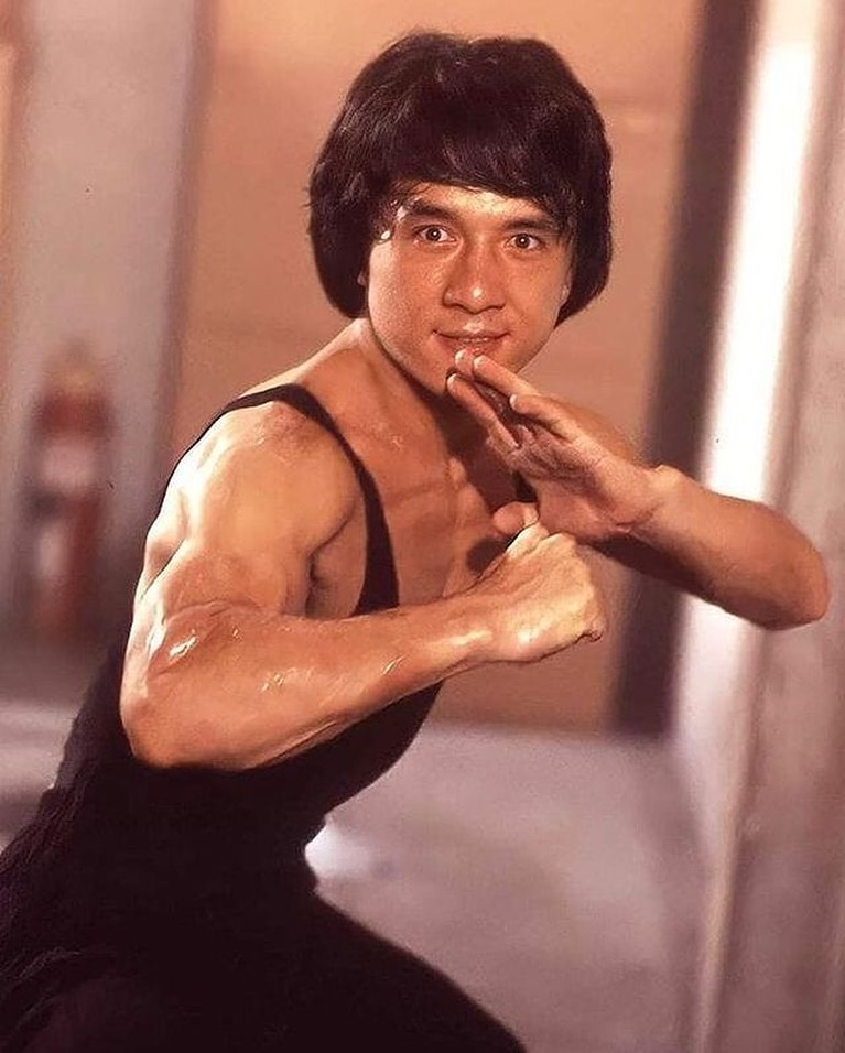Langganan Sewa PSK, Intip Foto Jackie Chan Saat Muda Bikin Pangling Jackie Chan menceritakan kehidupan masa mudanya yang kerap berjudi dan menyewa PSK. Yuk intip potretnya saat muda!