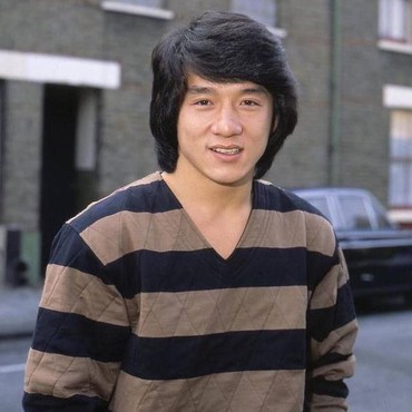 Pernah Langganan Sewa PSK, Intip Foto Jackie Chan Muda yang Bikin Pangling