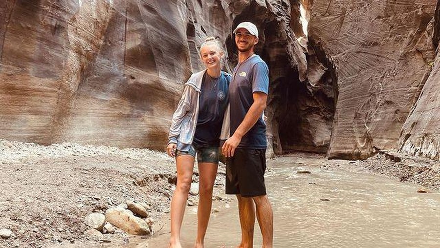 Selebgram asal Amerika Gabby Petito sempat hilang dan ditemukan tewas usai liburan bersama sang kekasih. Yuk intip foto liburannya!