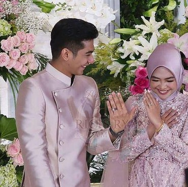 Momen Lamaran Ria Ricis dan Teuku Ryan Usung Adat Aceh & Palembang
