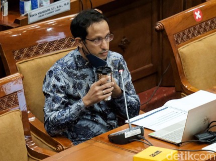 Alasan Nadiem Makarim Tolak PTM Disetop Meski Muncul Ribuan Klaster Sekolah