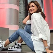 5 Inspirasi Gaya OOTD  Najwa Shihab untuk Gaya Kasual dan Stylish