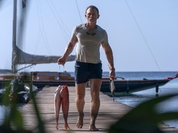 Menyangsikan James Bond