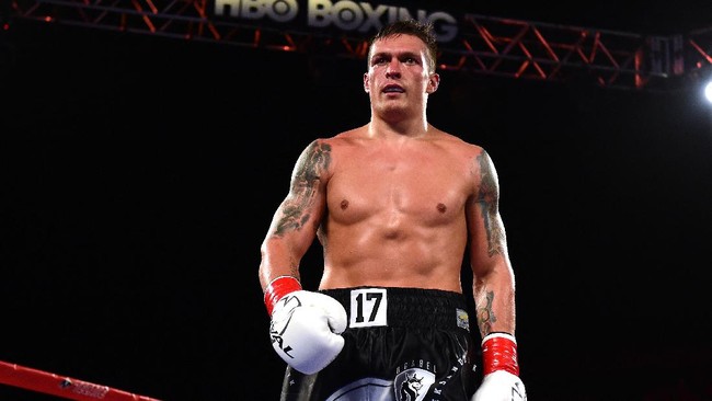 Laga Anthony Joshua vs Tyson Fury diharapkan bisa terwujud. Namun Oleksandr Usyk bisa hadir sebagai perusak mimpi duel tersebut.