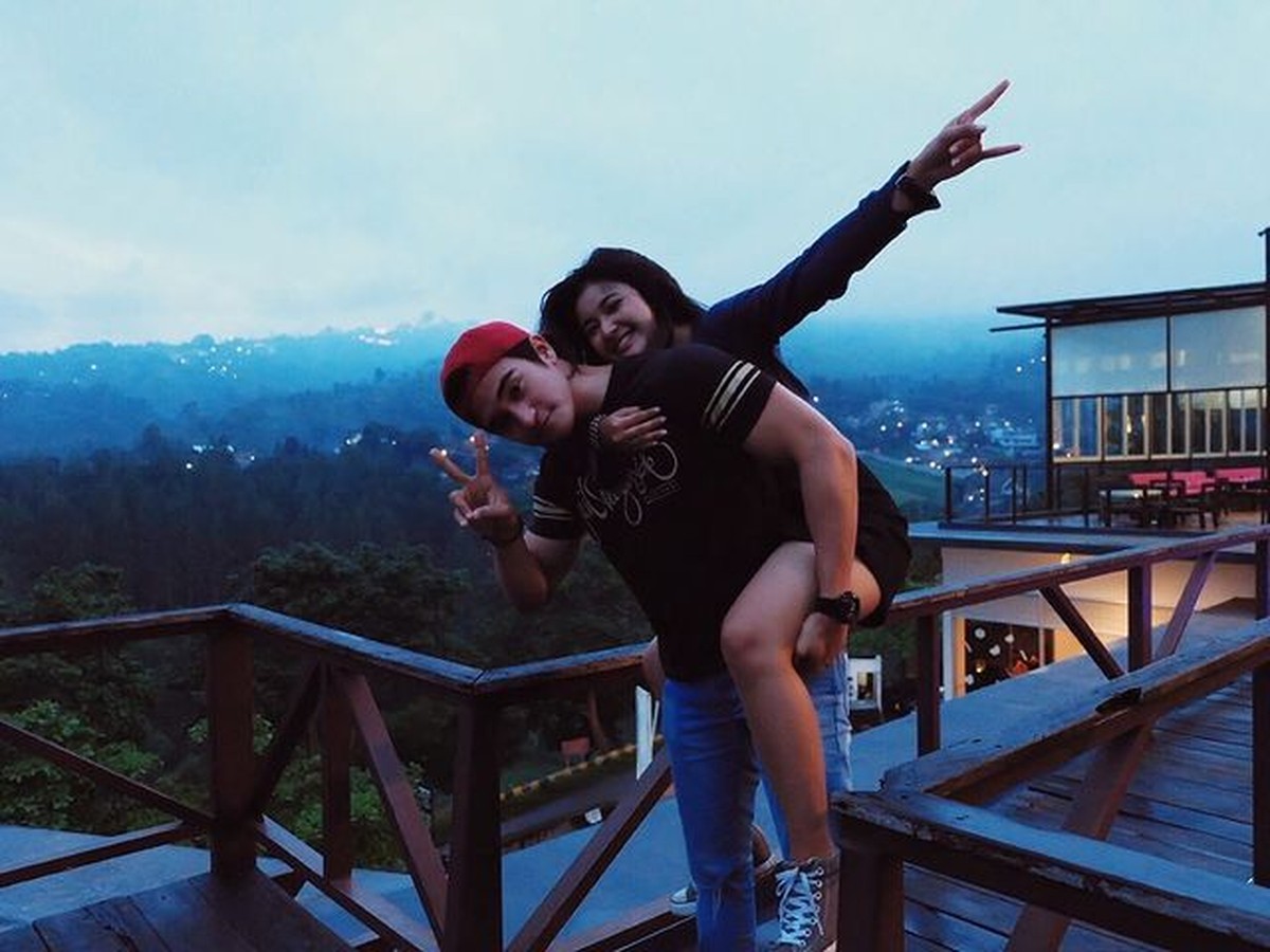 6 tahun pacaran dan niat mau menikah&comma; Adhitya Alkatiri diduga diselingkuhi sang kekasih Adinda Azani&period; Yuk intip potret mereka&excl;