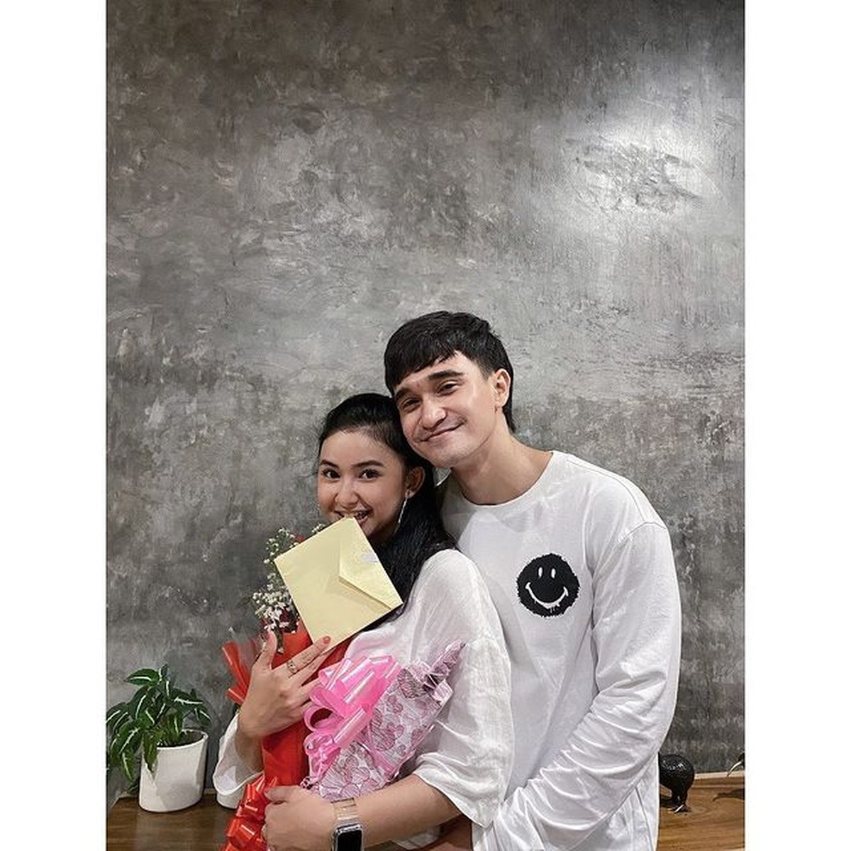 6 tahun pacaran dan niat mau menikah&comma; Adhitya Alkatiri diduga diselingkuhi sang kekasih Adinda Azani&period; Yuk intip potret mereka&excl;