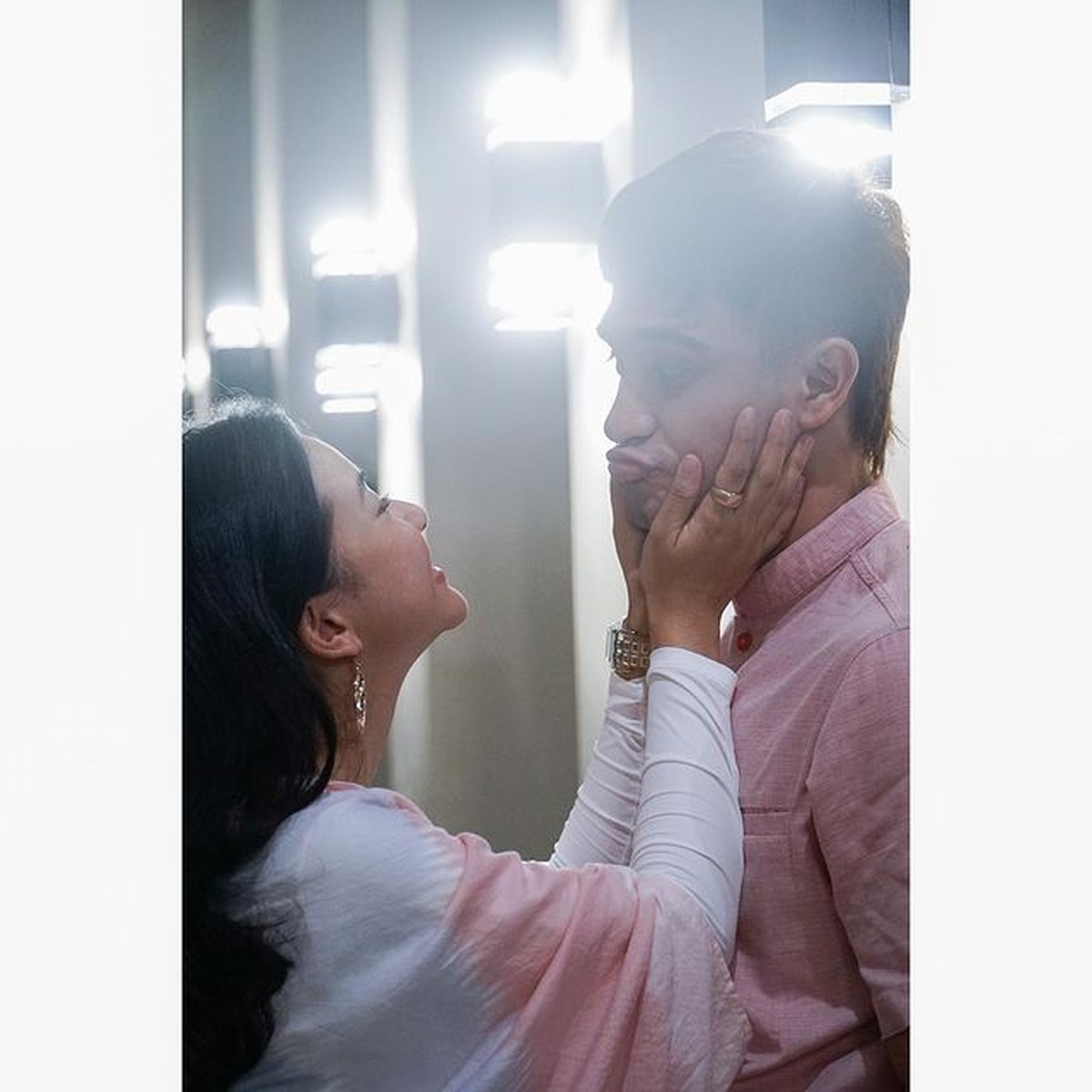 6 tahun pacaran dan niat mau menikah&comma; Adhitya Alkatiri diduga diselingkuhi sang kekasih Adinda Azani&period; Yuk intip potret mereka&excl;