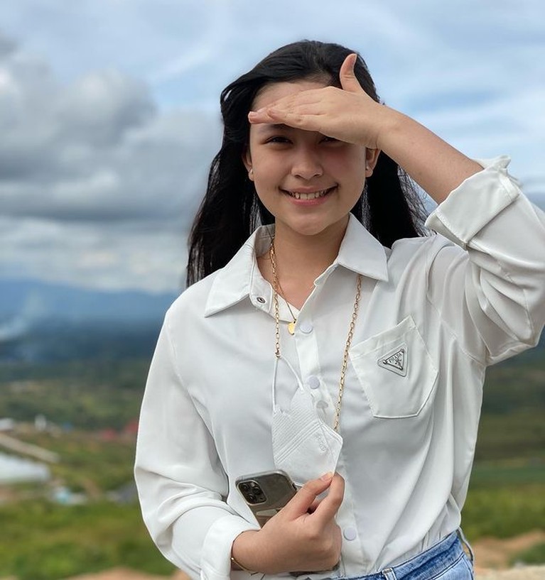 Potret Aneque Putri Cantik Sultan Djorghi dan Annisa Trihapsari yang Hafal Al-Quran Potret Aneque Putri Cantik Sultan Djorghi dan Annisa Trihapsari yang Hafal Al-Quran