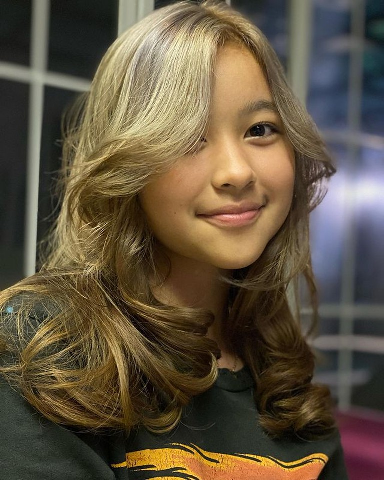 Potret Aneque Putri Cantik Sultan Djorghi dan Annisa Trihapsari yang Hafal Al-Quran Potret Aneque Putri Cantik Sultan Djorghi dan Annisa Trihapsari yang Hafal Al-Quran