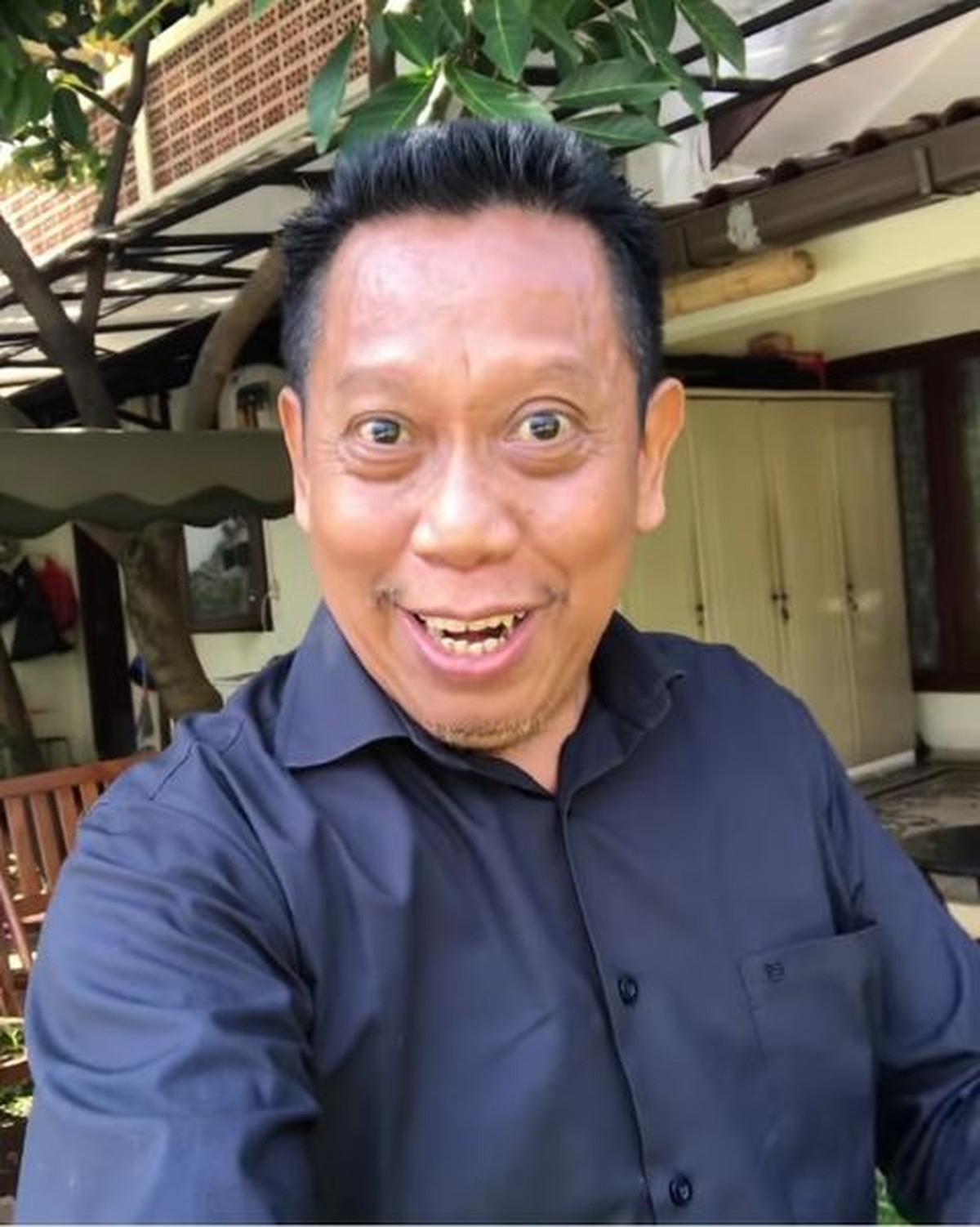 Kabar kurang menyenangkan dari presenter Tukul Arwana dikabarkan alami pendarahan otak&period; Yuk intip potretnya sebelum sakit&excl;