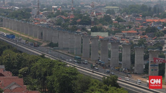 KCIC mengakui ada kesalahan pemasangan tiang dalam kontruksi pilar proyek Kereta Cepat Jakarta-Bandung hingga kontraktor mereka minta robohkan tiang itu.