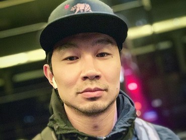 Simu Liu Pastikan Timo Tjahjanto Jadi Sutradara Film 'Sleeping Dogs'
