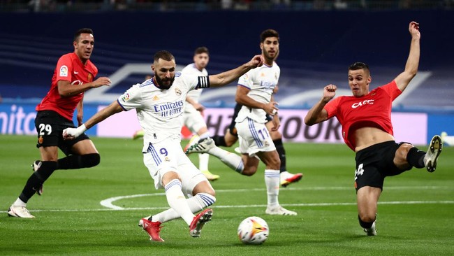 Real Madrid menduduki puncak klasemen Liga Spanyol setelah menang 6-1 atas Real Mallorca di Stadion Santiago Bernabeu, Kamis (23/9) dini hari waktu Indonesia.