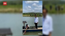 VIDEO: Jokowi Sapa Warga Naik Perahu Nelayan
