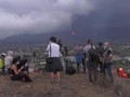 VIDEO: Warga Nobar Letusan Gunung Berapi Cumbre Spanyol