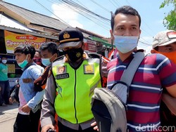 Detik-detik 2 Orang Diamankan saat Jokowi Akan Melintas di Cilacap!