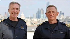 Daniel Craig Jadi Komandan Kehormatan Royal Navy Inggris