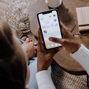 Mau Curhat Tapi Takut ke Psikolog? Coba Dulu 5 Aplikasi Konseling Online Gratis Ini yuk!