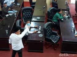 Bupati Solok Sumbar Ngamuk, Sidang Paripurna DPRD Ditunda