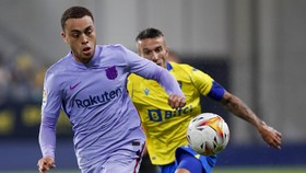Update Transfer: Sergino Dest ke Milan, PSG Beli Carlos Soler