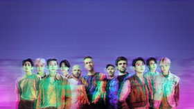 BTS dan Coldplay Bersenang-senang di Panggung AMA 2021