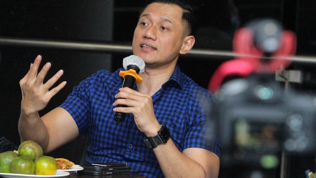 AHY menegaskan pemilihan Ketua DPD Demokrat Jatim sesuai AD/ART partai. Langkah Bayu Airlangga mundur dari partai menurutnya hal biasa.