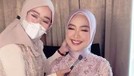 Detail Penampilan Ria Ricis Saat Lamaran, Cantik Manglingi! Ria Ricis dan Teuku Ryan baru saja menggelar lamaran pada Kamis (23/9). Yuk intip detail penampilan cantik Ricis!