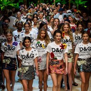 Sering Membuat Kontroversi, Ini Perjalanan Label Dolce & Gabbana di Industri Fashion