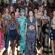 5 Cara Mudah Mencoba Gaya Bohemian ala Runway yang Menjadi Tren di Milan Fashion Week