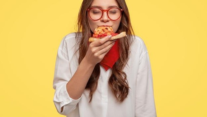 Mengulik Kepribadian dari Cara Makan Pizza, Seperti Ini Dirimu!