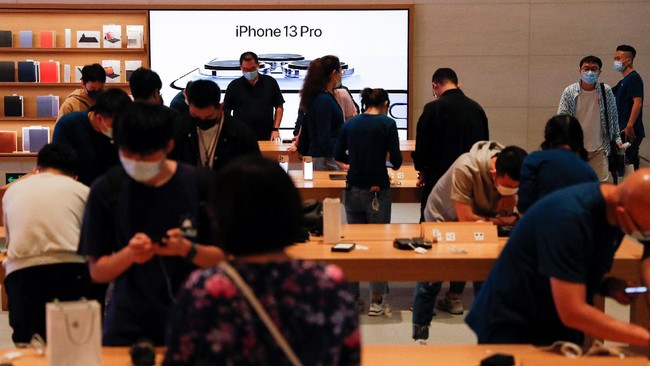 Kemlu China memastikan belum ada undang-undang atau larangan penggunaan iPhone di kalangan PNS Negeri Tirai Bambu.