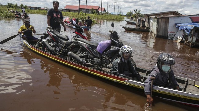 Banjir di wilayah Kota Palangkaraya, Kalimantan Tengah, menyebabkan lima warga tenggelam.