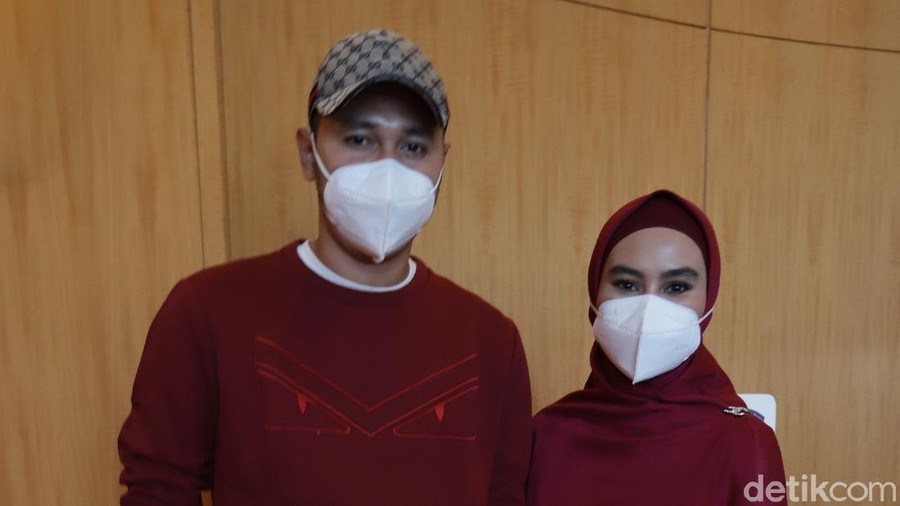 Kartika Putri dan suami saat ditemui di JW Marriot.