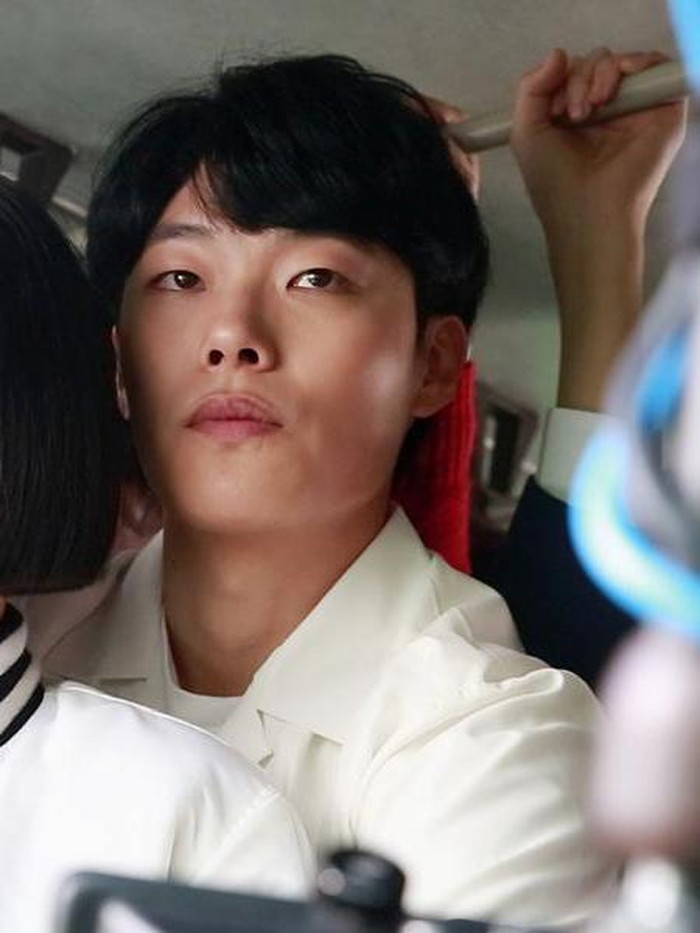 Kehebohan Sung Deok Sun ‘Reply 1988’ memang tak terbantahkan. Karakter tersebut begitu melekat pada diri Hyeri, sang idol Kpop yang juga sukses berakting. Foto : instagram.com/reply1988_fanpage